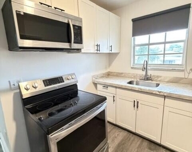 1052 Nw 4th Street - Photo Thumbnail 35