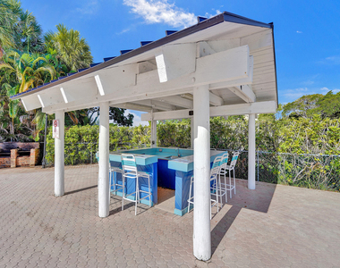 2200 S Cypress Bend Drive - Photo Thumbnail 33