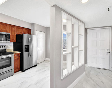 2200 S Cypress Bend Drive - Photo Thumbnail 40