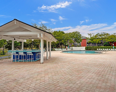 2200 S Cypress Bend Drive - Photo Thumbnail 60