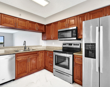 2200 S Cypress Bend Drive - Photo Thumbnail 44