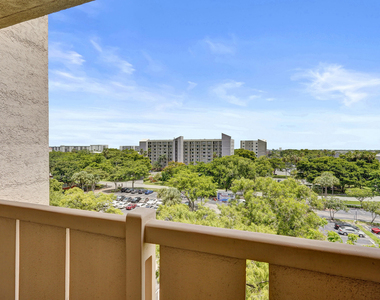 2200 S Cypress Bend Drive - Photo Thumbnail 37