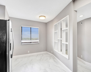 2200 S Cypress Bend Drive - Photo Thumbnail 45