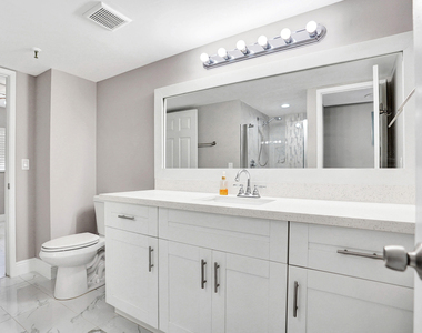 2200 S Cypress Bend Drive - Photo Thumbnail 14