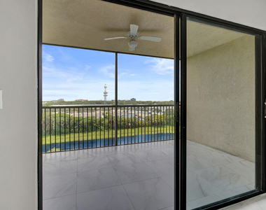 2200 S Cypress Bend Drive - Photo Thumbnail 53