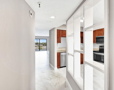 2200 S Cypress Bend Drive - Photo Thumbnail 39