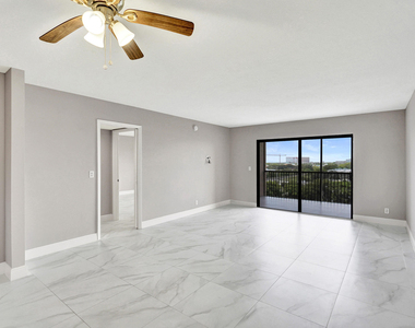 2200 S Cypress Bend Drive - Photo Thumbnail 3