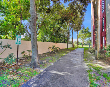 2200 S Cypress Bend Drive - Photo Thumbnail 24