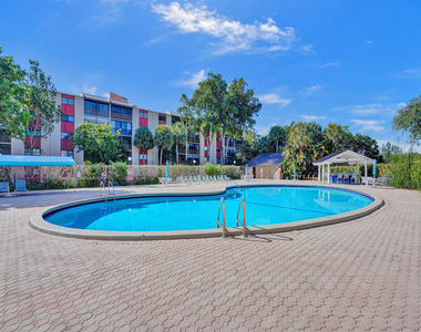 2200 S Cypress Bend Drive - Photo Thumbnail 32