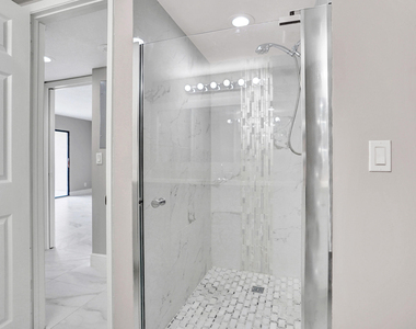 2200 S Cypress Bend Drive - Photo Thumbnail 18