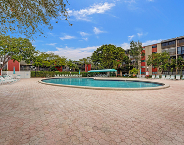 2200 S Cypress Bend Drive - Photo Thumbnail 62