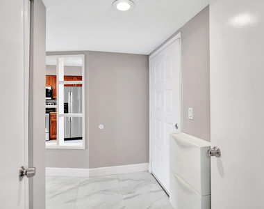 2200 S Cypress Bend Drive - Photo Thumbnail 38