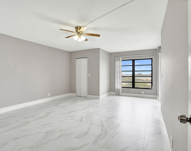 2200 S Cypress Bend Drive - Photo Thumbnail 5
