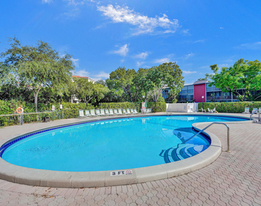 2200 S Cypress Bend Drive - Photo Thumbnail 35