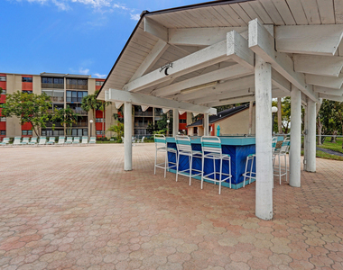 2200 S Cypress Bend Drive - Photo Thumbnail 63