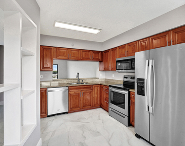 2200 S Cypress Bend Drive - Photo Thumbnail 42