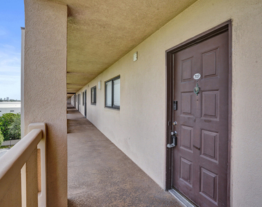 2200 S Cypress Bend Drive - Photo Thumbnail 36