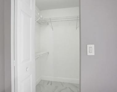 2200 S Cypress Bend Drive - Photo Thumbnail 17