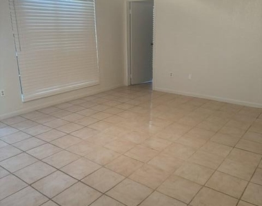 2530 Nw 87th Lane - Photo Thumbnail 6