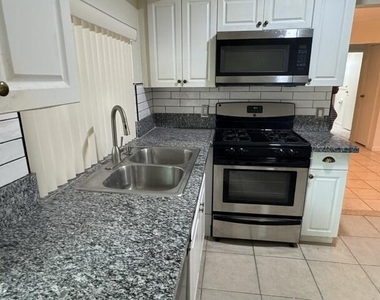 2530 Nw 87th Lane - Photo Thumbnail 10