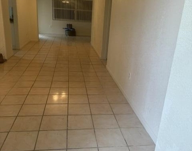 2530 Nw 87th Lane - Photo Thumbnail 9
