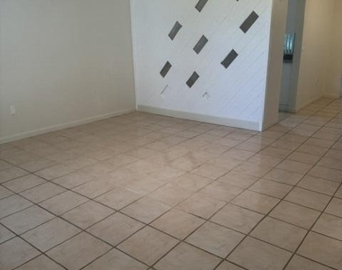 2530 Nw 87th Lane - Photo Thumbnail 7