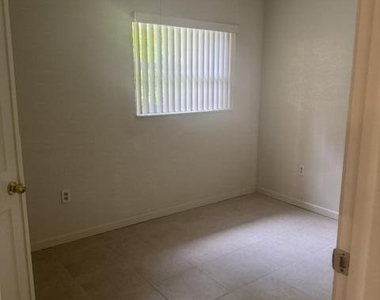 2530 Nw 87th Lane - Photo Thumbnail 16