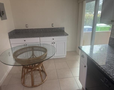 2530 Nw 87th Lane - Photo Thumbnail 13