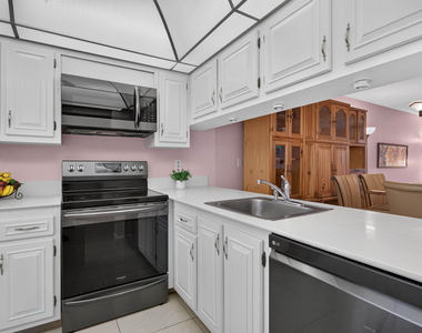 4602 Ne Martinique Way - Photo Thumbnail 3