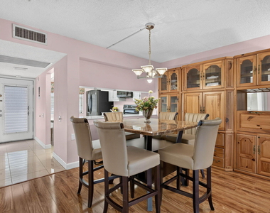4602 Ne Martinique Way - Photo Thumbnail 8