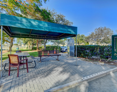 4602 Ne Martinique Way - Photo Thumbnail 95