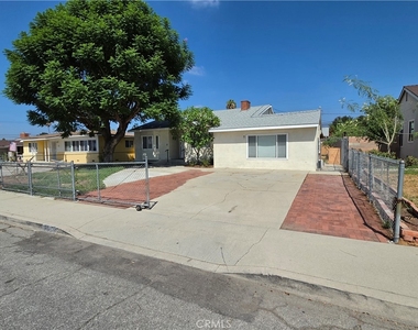 1695 1/2 James Pl - Photo Thumbnail 2