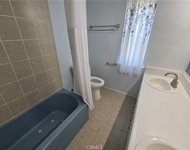 1695 1/2 James Pl - Photo Thumbnail 4