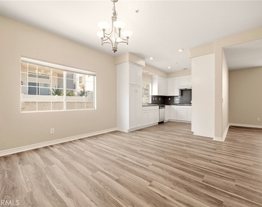 1115 Fairview - Photo Thumbnail 9