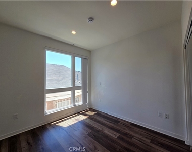 1836 Sichel Street - Photo Thumbnail 3
