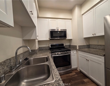 1836 Sichel Street - Photo Thumbnail 2