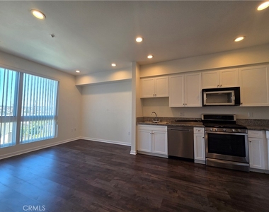 1836 Sichel Street - Photo Thumbnail 2