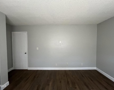2637 Yardarm Avenue - Photo Thumbnail 34