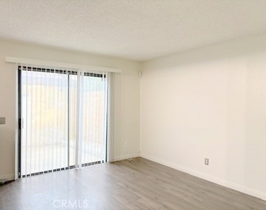 2840 Oak Creek Drive - Photo Thumbnail 2