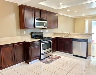 15686 Altamira Drive - Photo Thumbnail 4