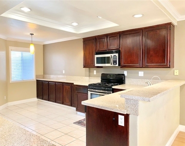 15686 Altamira Drive - Photo Thumbnail 5