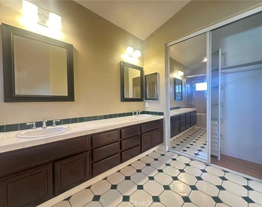 15686 Altamira Drive - Photo Thumbnail 7