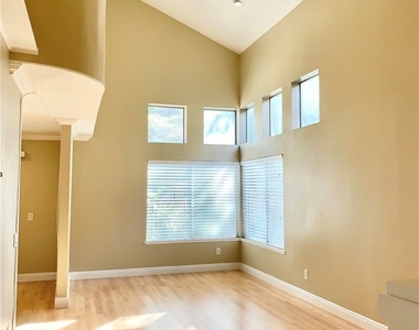 15686 Altamira Drive - Photo Thumbnail 2