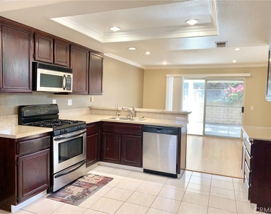 15686 Altamira Drive - Photo Thumbnail 6