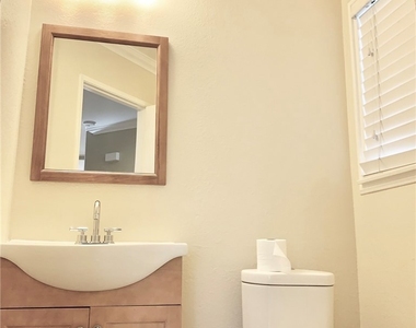 15686 Altamira Drive - Photo Thumbnail 12