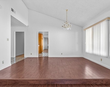 20456 Tam Oshanter Drive - Photo Thumbnail 4