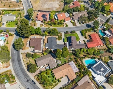 20456 Tam Oshanter Drive - Photo Thumbnail 23