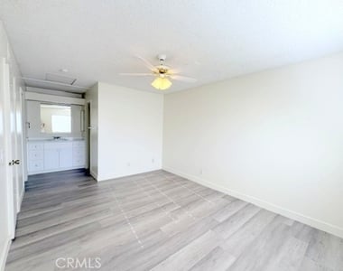 34 Carriage Way - Photo Thumbnail 5