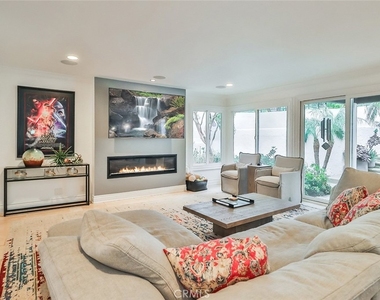 4658 Tam Oshanter Drive - Photo Thumbnail 8