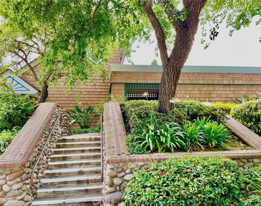 8840 Villa La Jolla Drive - Photo Thumbnail 13